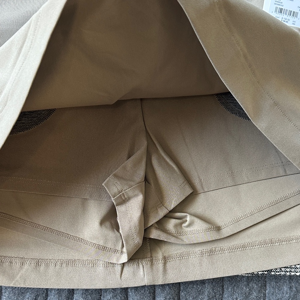 Vuori Women’s Meta Skirt. NWT. Size M. Never worn. - Picture 5 of 5